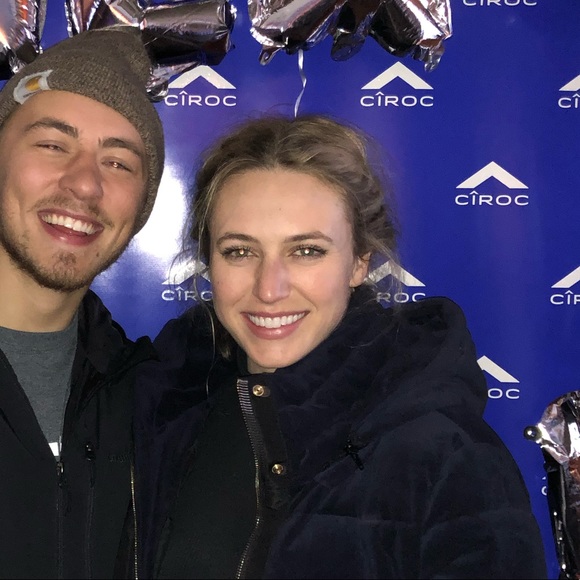 Meet your Posher, Katelyn - Picture 2 of 2